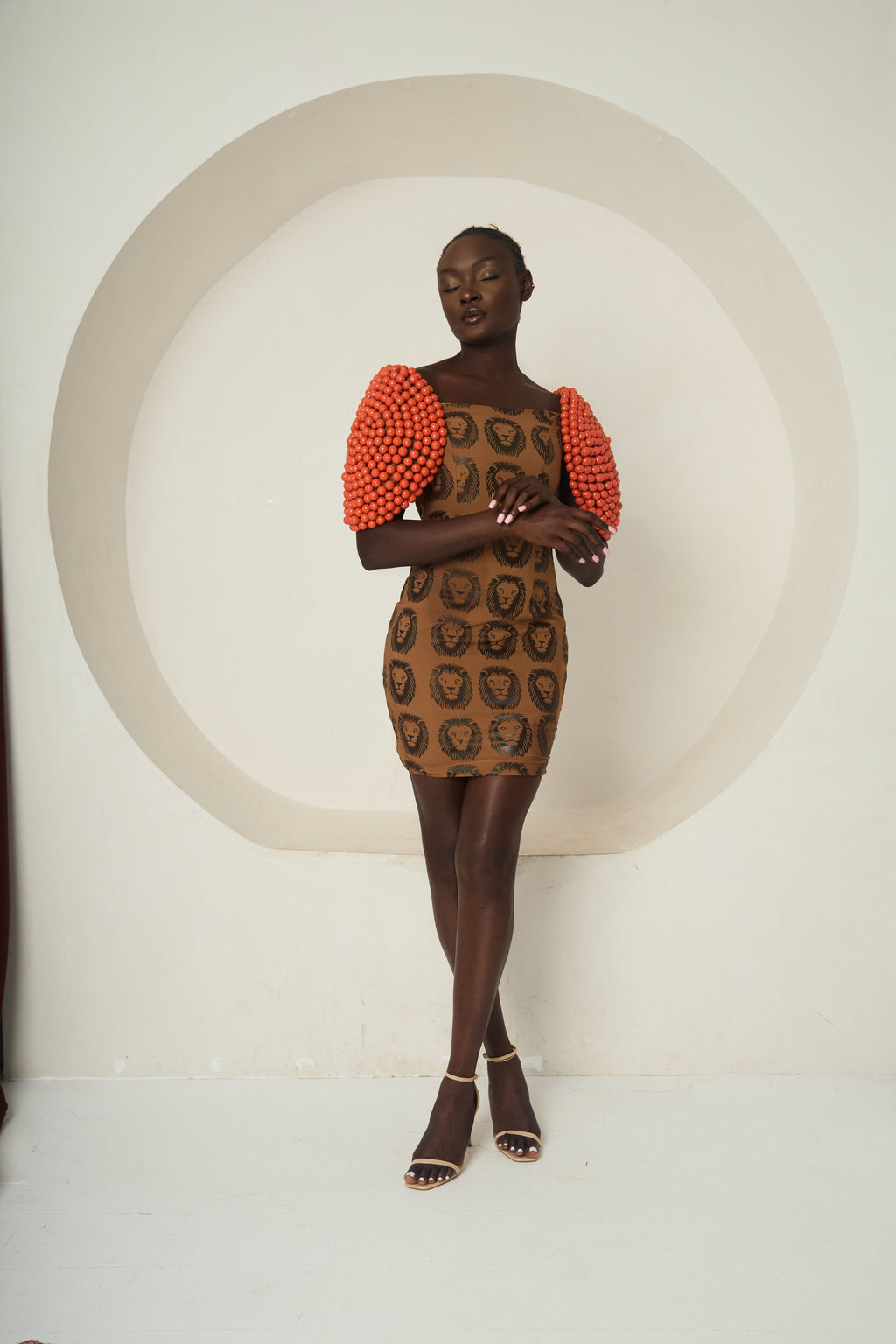 EZINNE (The Lion Motif Mini with Coral Sleeves)