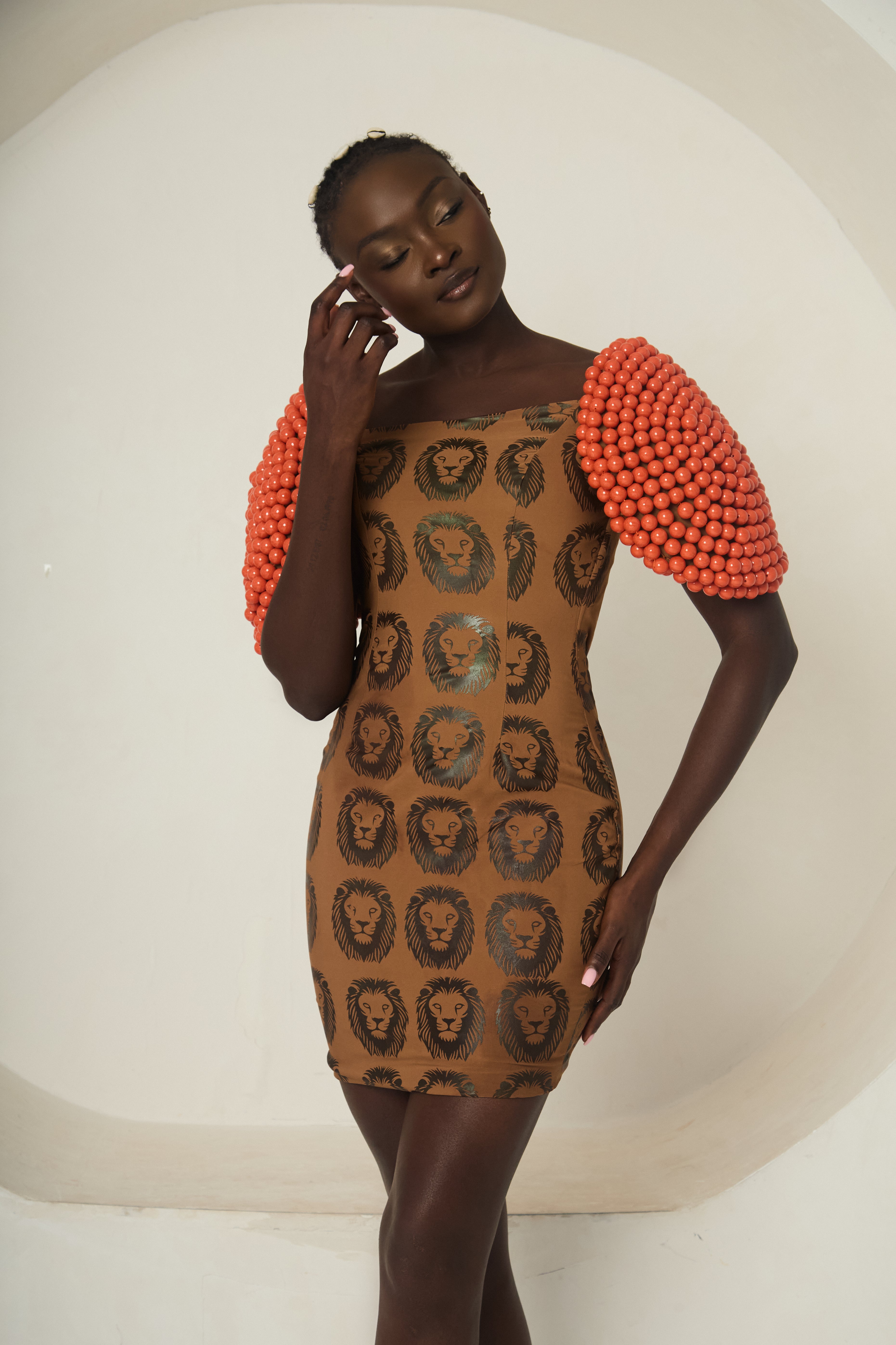 EZINNE (The Lion Motif Mini with Coral Sleeves)